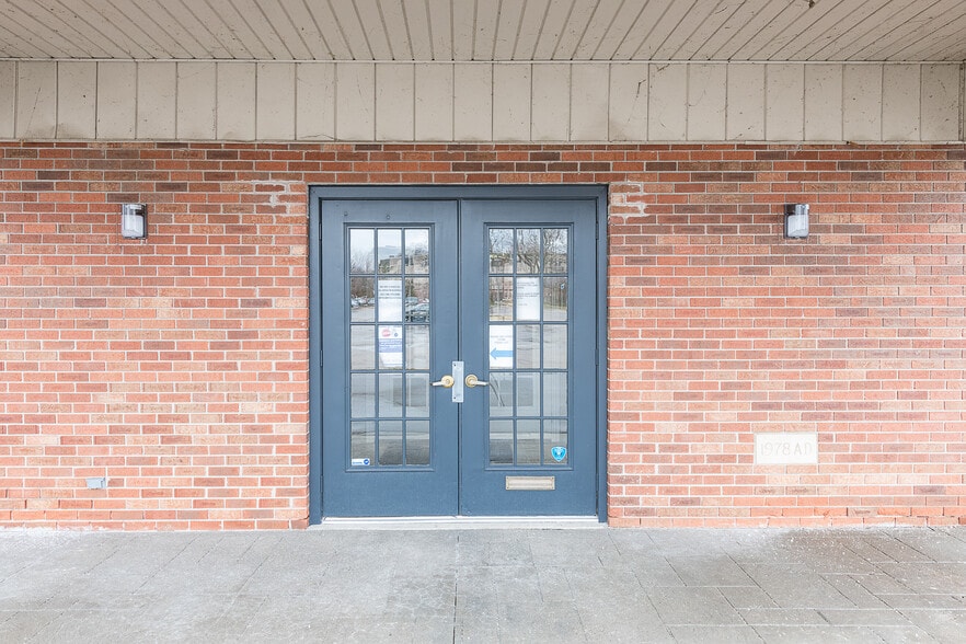 26333 Jefferson Ave, Saint Clair Shores, MI for lease - Building Photo - Image 2 of 4