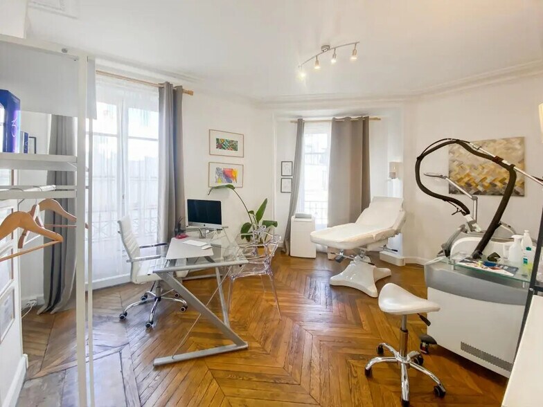 Office in Paris for lease - Building Photo - Image 3 of 8