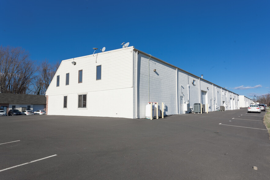 406-408 E Pennsylvania Blvd, Feasterville Trevose, PA for lease - Building Photo - Image 3 of 26