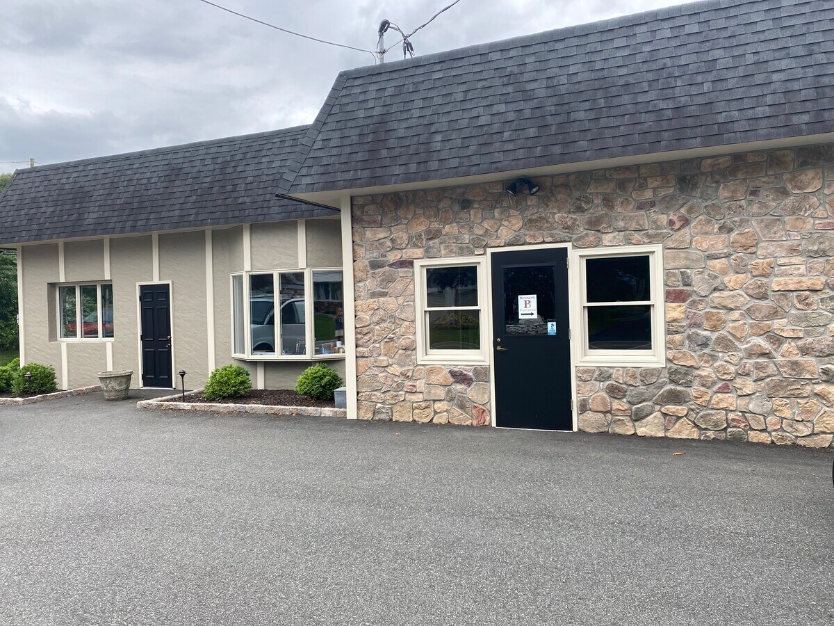 1625 Hill Rd, Easton, PA 18042