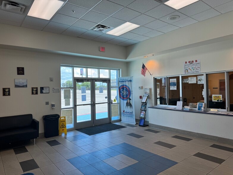 2015 SW Loop 410, San Antonio, TX for lease - Building Photo - Image 2 of 18