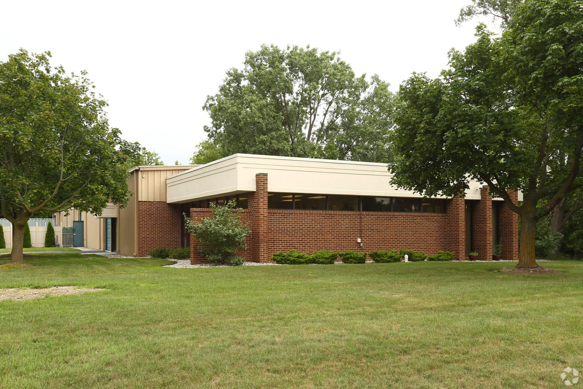 5042 Exchange Dr, Flint, MI for sale Primary Photo- Image 1 of 1