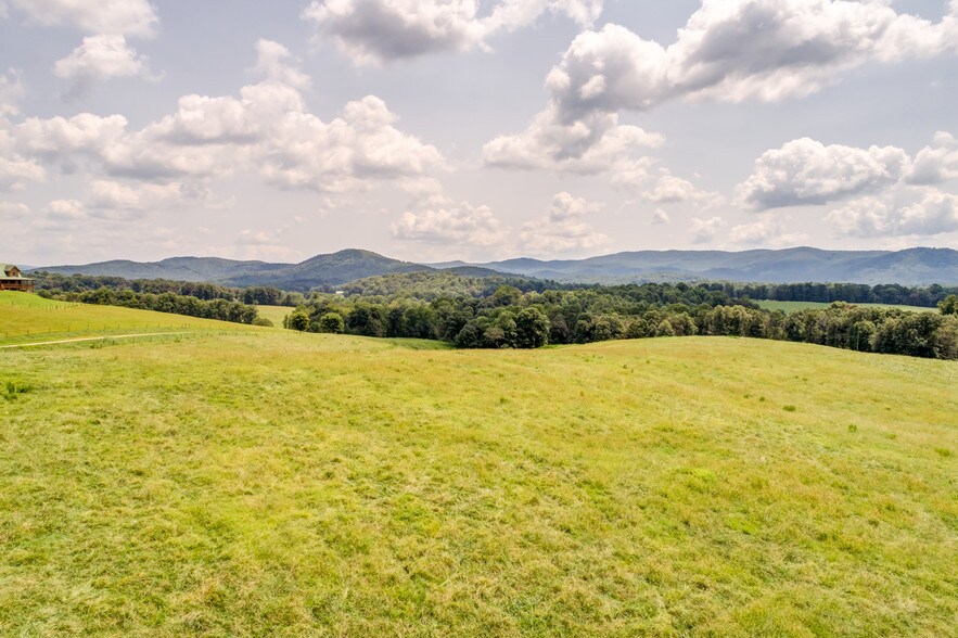 4912 Clear Creek Rd, Ellijay, GA 30536