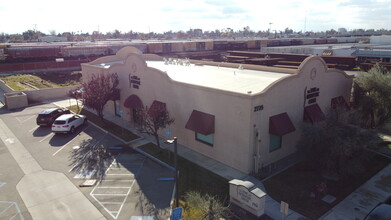 2725 16th St, Bakersfield, CA for lease Building Photo- Image 1 of 10