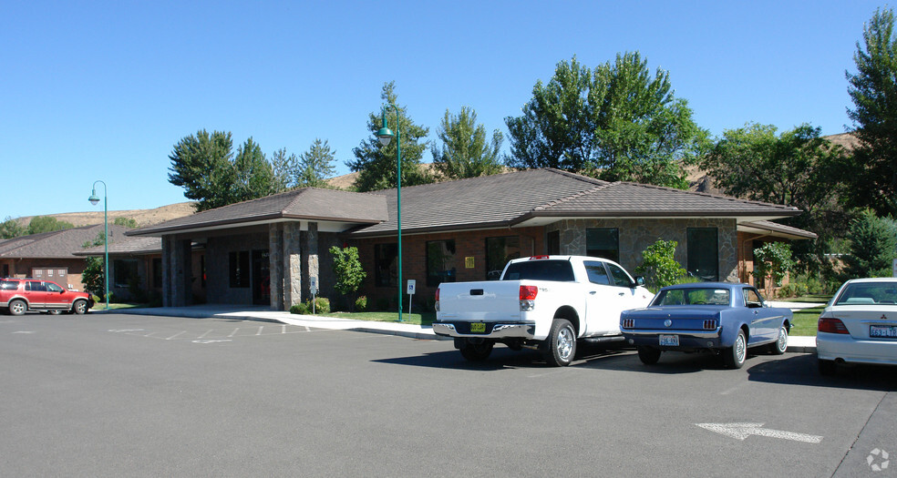 1425 Lakeside Ct, Yakima, WA for lease - Primary Photo - Image 1 of 8