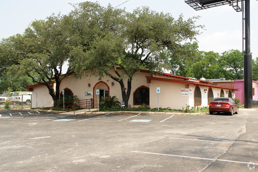 1711 N Trinity St, San Antonio, TX for lease - Primary Photo - Image 1 of 5