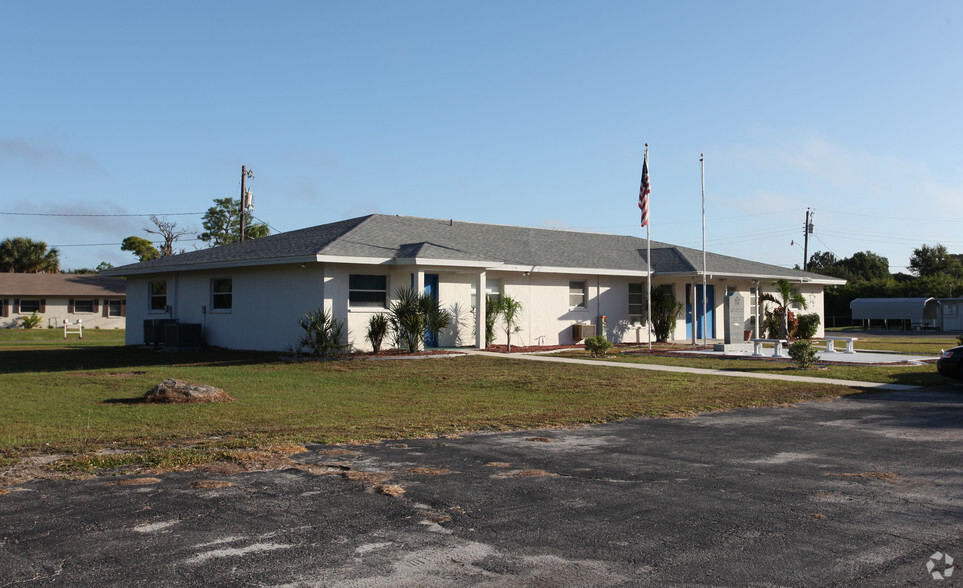 23300 Harper Ave, Port Charlotte, FL for sale - Primary Photo - Image 1 of 5