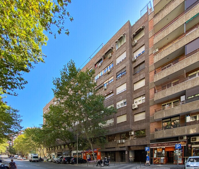 Retail in Madrid, Madrid for lease - Building Photo - Image 1 of 1