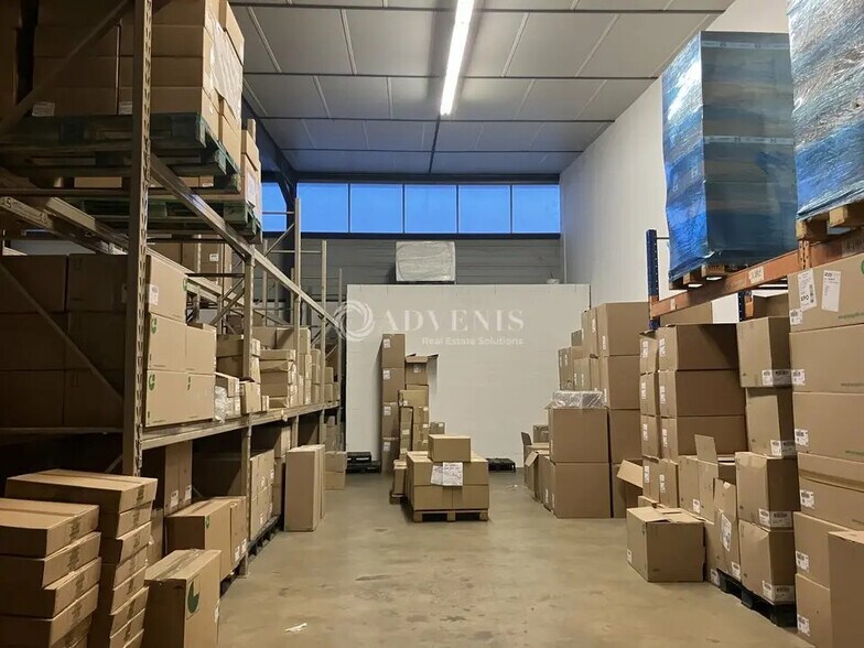 Flex in Bourges for lease - Interior Photo - Image 2 of 3