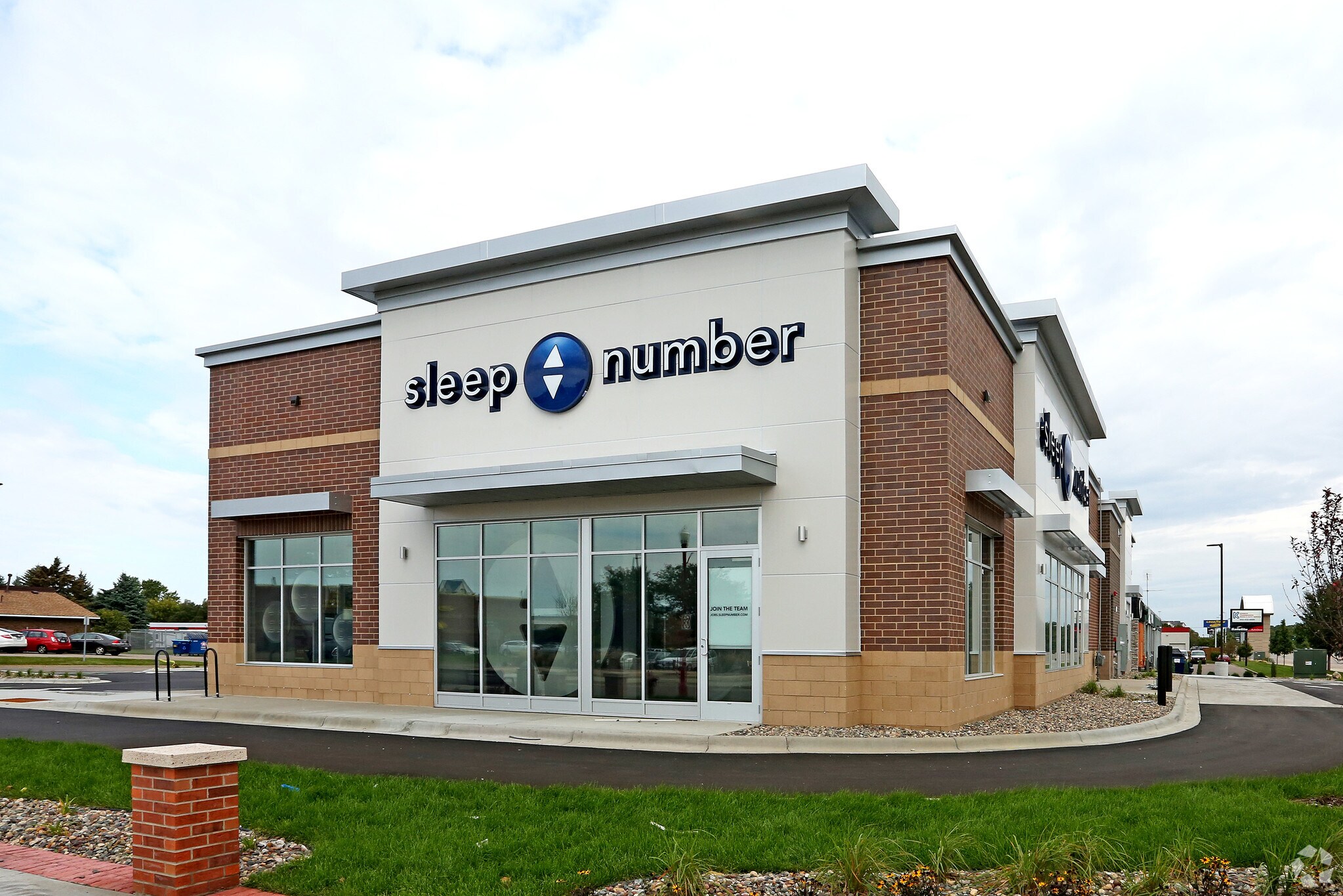 7525 147th St W, Apple Valley, MN for sale Primary Photo- Image 1 of 1