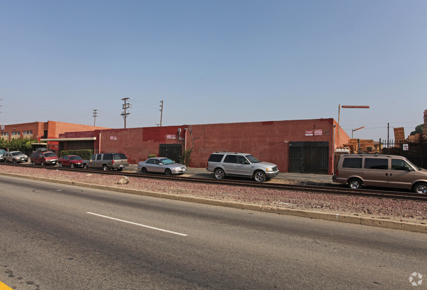 809-813 E Slauson Ave, Los Angeles, CA for lease - Building Photo - Image 1 of 3