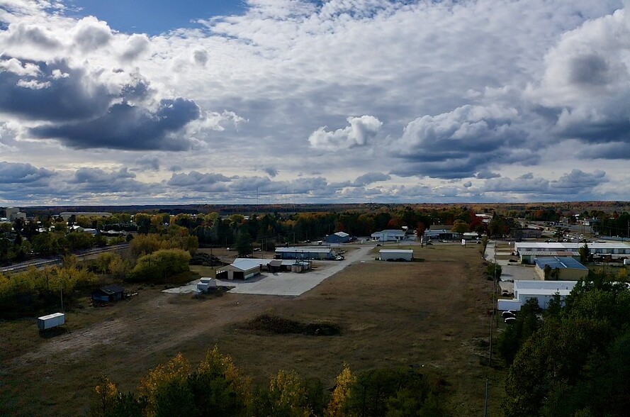 1720 N Lincoln Rd, Escanaba, MI for lease - Aerial - Image 1 of 7