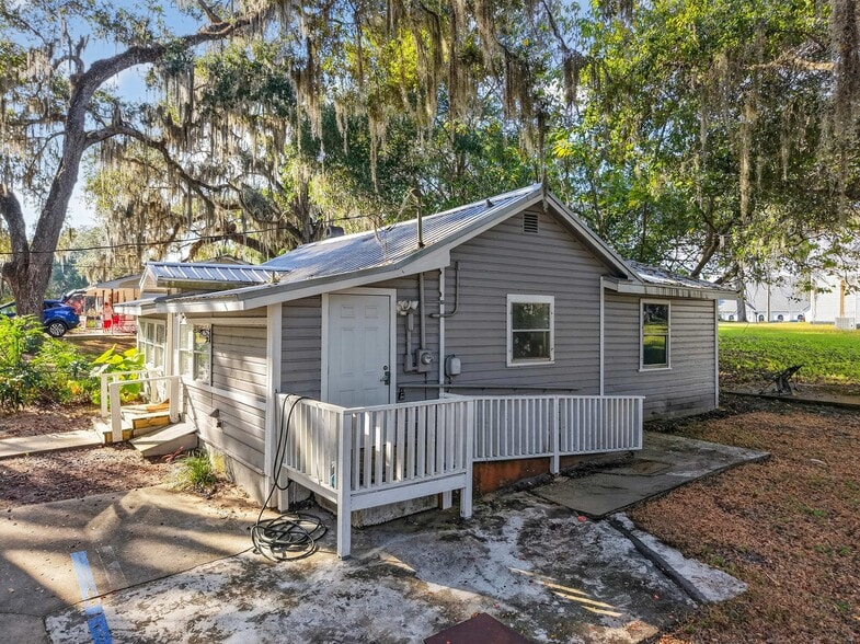 111 E Lady Lake Blvd, Lady Lake, FL for lease - Building Photo - Image 3 of 23