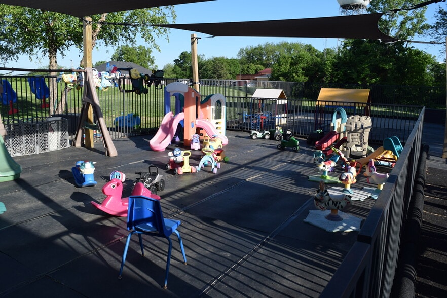 1903 Van Hoy Dr, Pleasant Hill, MO for sale - Building Photo - Image 2 of 9