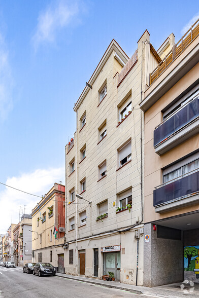 Carrer De Badalona, Barcelona, Barcelona for sale - Primary Photo - Image 1 of 1