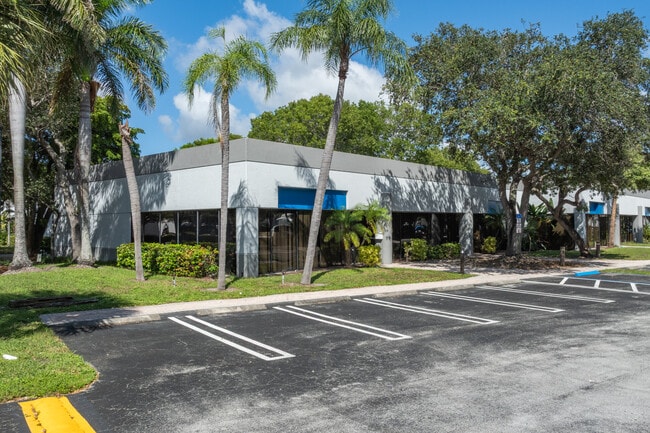 More details for 2100 Park Central Blvd N, Pompano Beach, FL - Flex for Lease