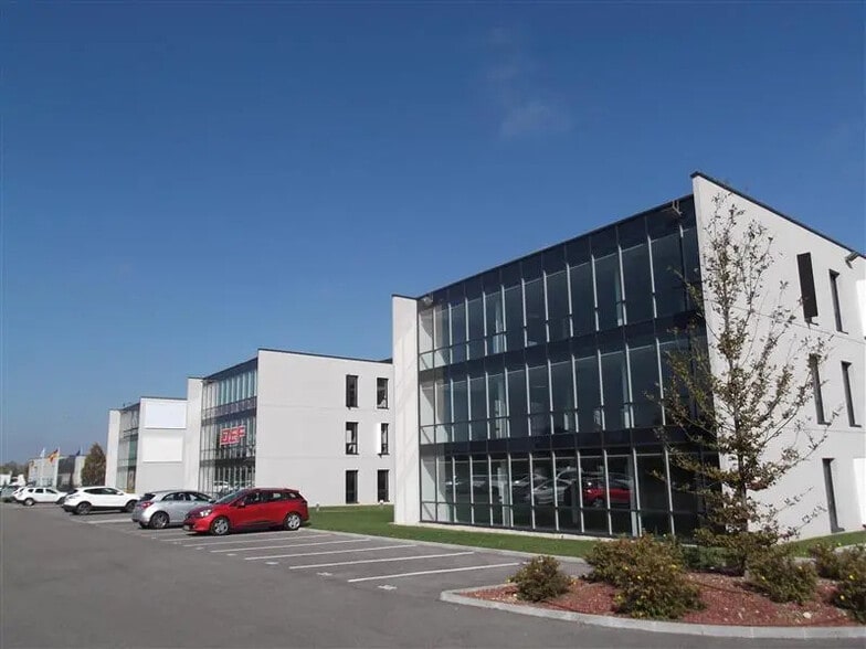 Office in Saint-Priest for lease - Building Photo - Image 1 of 4