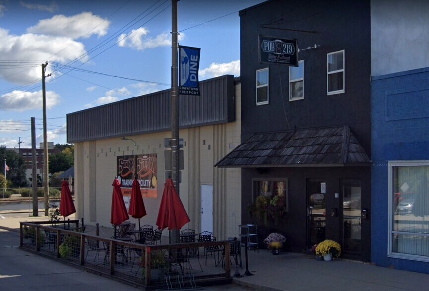 219 E Stephenson St, Freeport, IL 61032 Pub 219