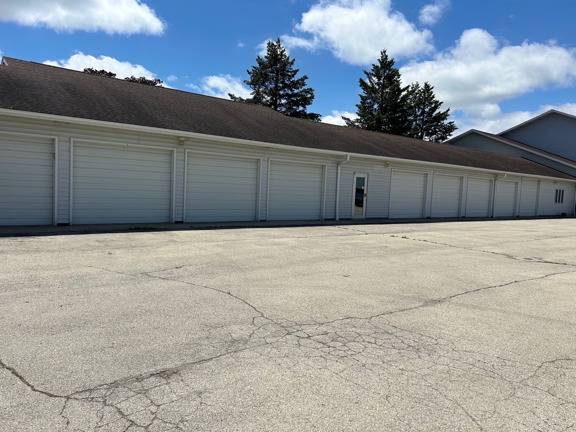 8033 E Frontage Rd, Caledonia, WI for lease Building Photo- Image 1 of 11