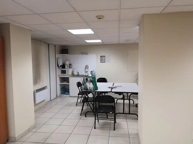 Retail in Belfort for lease - Interior Photo - Image 3 of 6