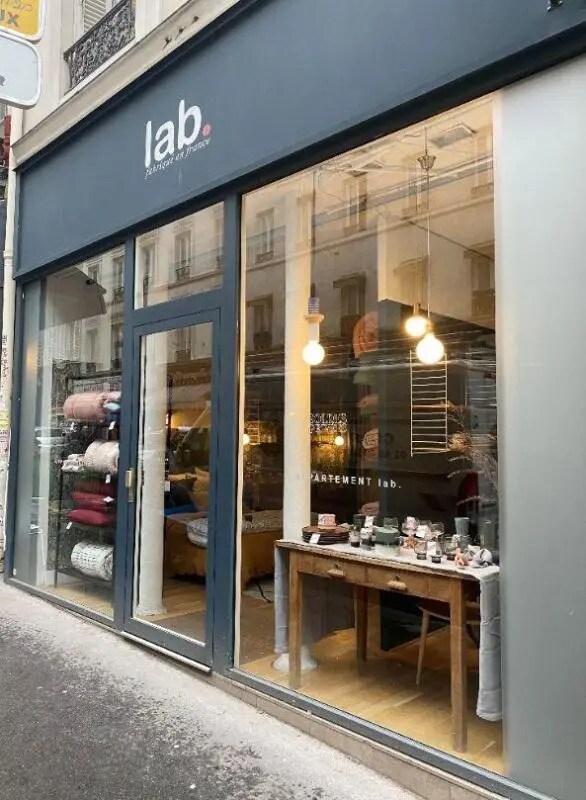 Retail in Paris for lease Building Photo- Image 1 of 4