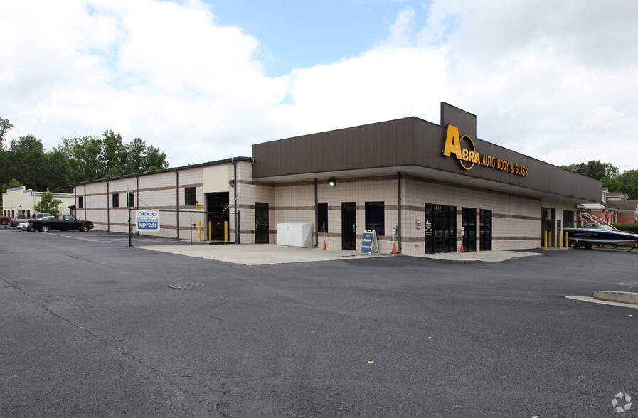 631 Indian Trail Lilburn Rd, Lilburn, GA for lease - Primary Photo - Image 1 of 2