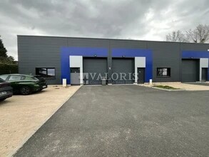 Flex in Pommiers for lease Building Photo- Image 1 of 5