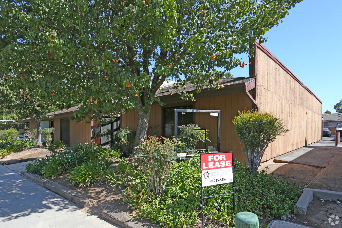 575 Minnewawa Ave, Clovis, CA 93612