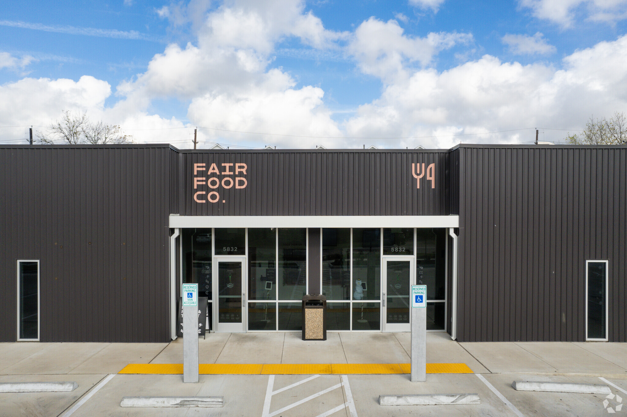 5832 Fairdale Ln, Houston, TX for lease Building Photo- Image 1 of 27