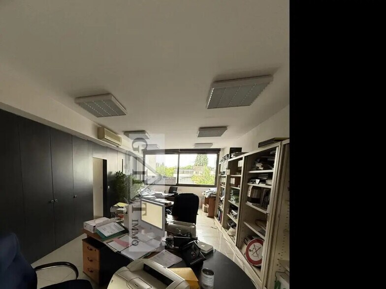 Industrial in Montreuil for sale - Building Photo - Image 1 of 16