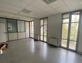 18-20 Voie La Canebiere, Marseille for lease Interior Photo- Image 2 of 4