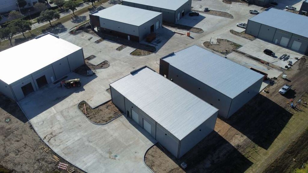 13620 S Gessner Rd, Missouri City, TX for lease - Building Photo - Image 1 of 35