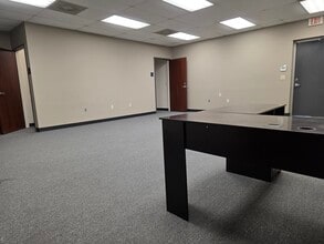 912 15th St, Huntsville, TX for lease Interior Photo- Image 2 of 11