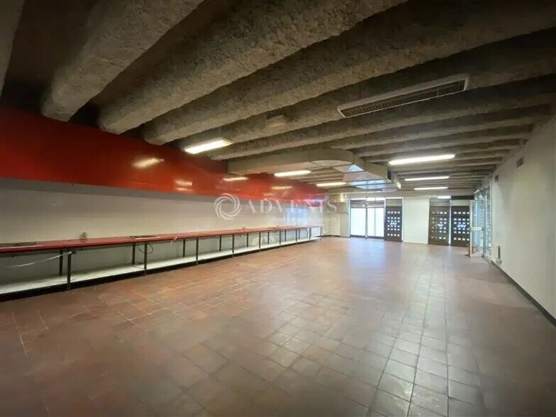 Office in Courbevoie for lease - Building Photo - Image 2 of 5