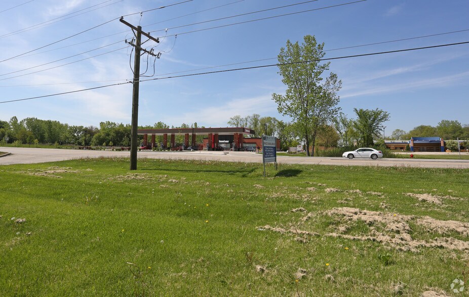 2100 E Algonquin Rd, Algonquin, IL 60102