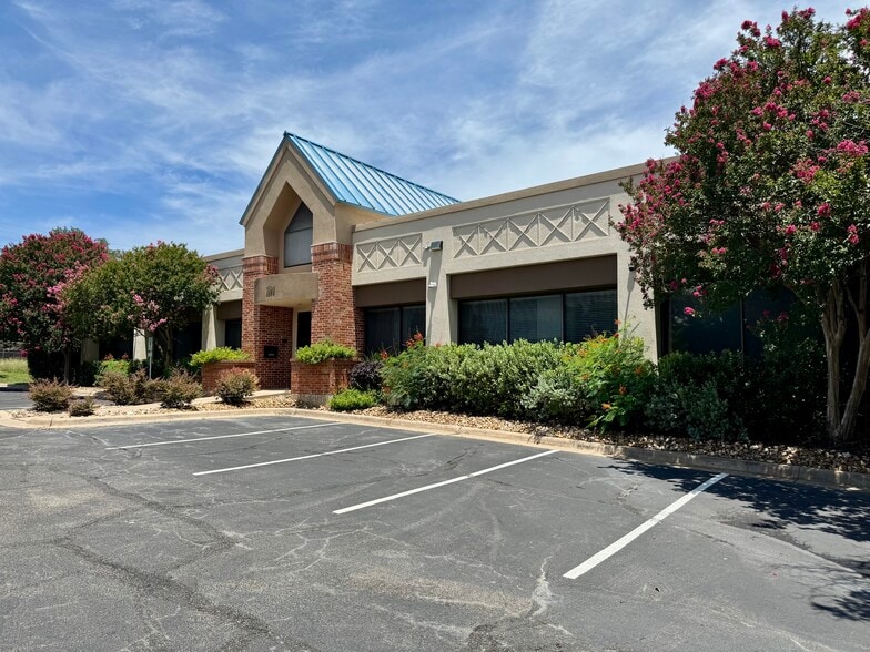 4604 S Lamar Blvd, Austin, TX for lease - Building Photo - Image 1 of 10