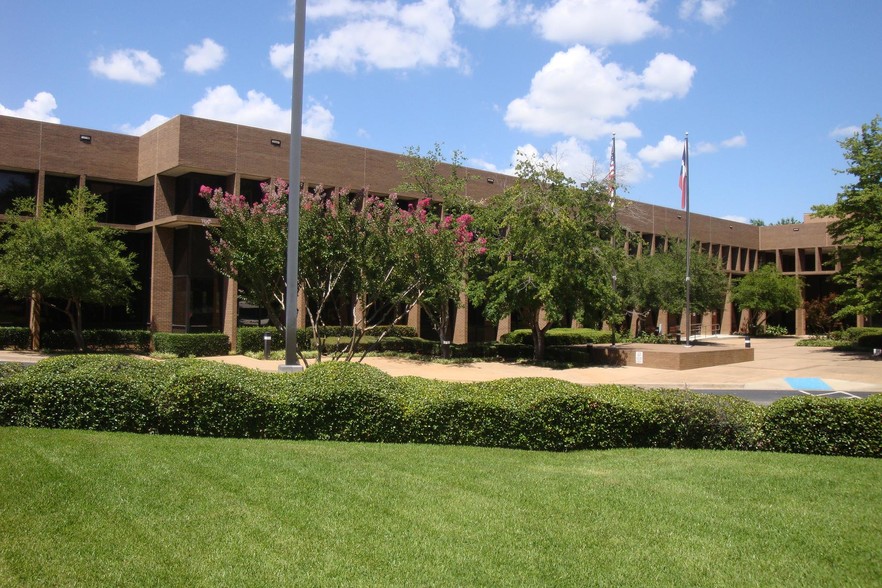 501 Shelley Dr, Tyler, TX for lease - Primary Photo - Image 1 of 7