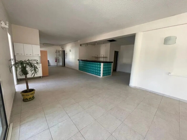 Office in Cannes for sale - Interior Photo - Image 1 of 12