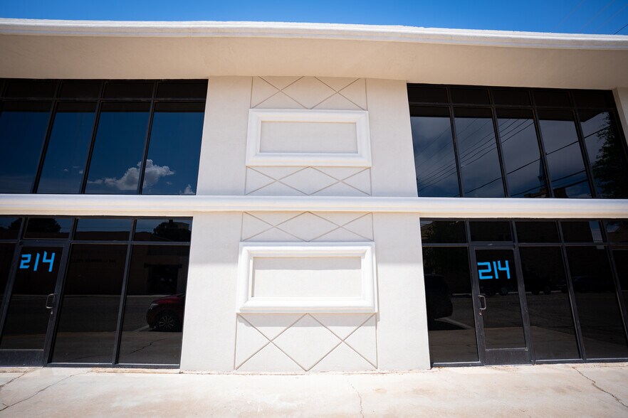 214 W 5th St, Odessa, TX 79761 Customizable Newly Renovated Downtown