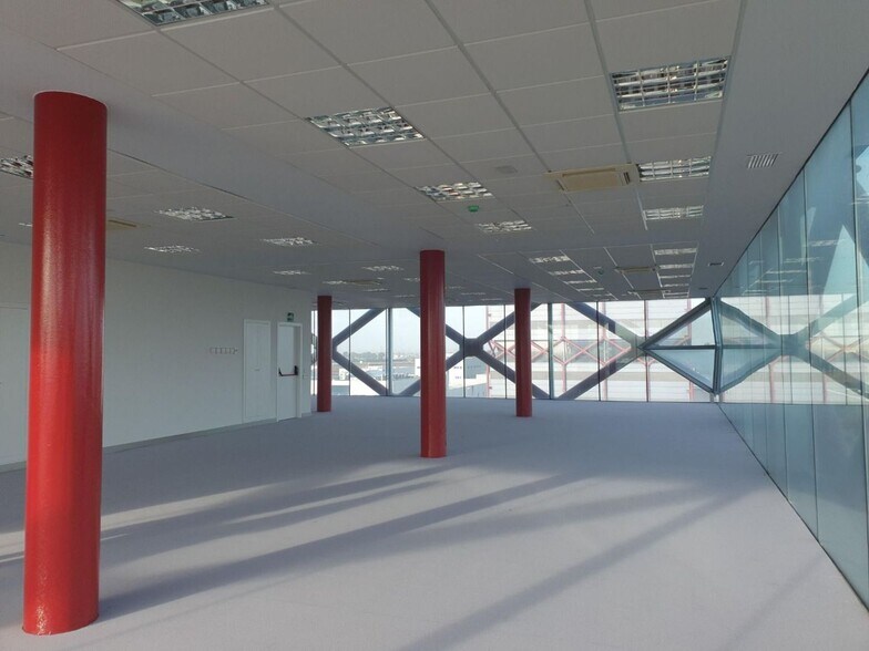 Office in La Rinconada for lease - Building Photo - Image 2 of 11