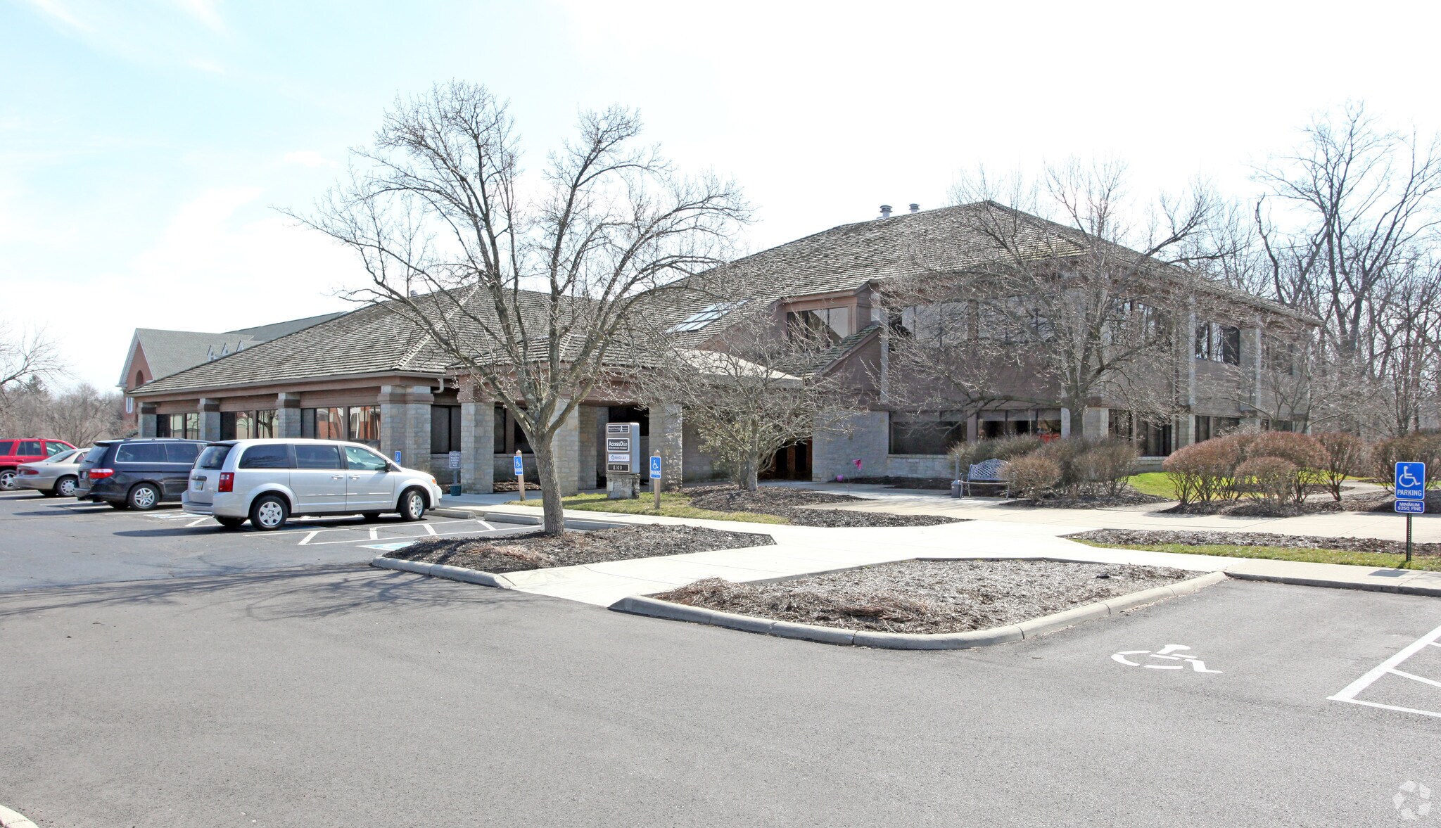 8100 Ravines Edge Ct, Columbus, OH for lease Primary Photo- Image 1 of 43