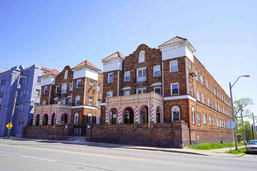 Multifamily in Kansas City, MO for sale - Building Photo - Image 1 of 1