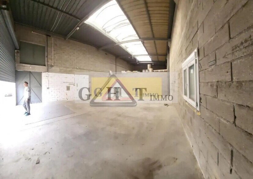 Office in Boissy-Saint-Léger for lease - Interior Photo - Image 1 of 2