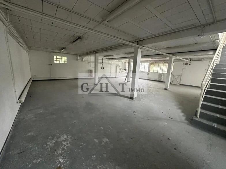 Industrial in Montreuil for sale - Interior Photo - Image 1 of 7