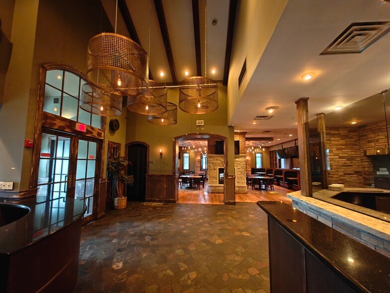 1501 S IL Route 31, Mchenry, IL for lease - Interior Photo - Image 3 of 24