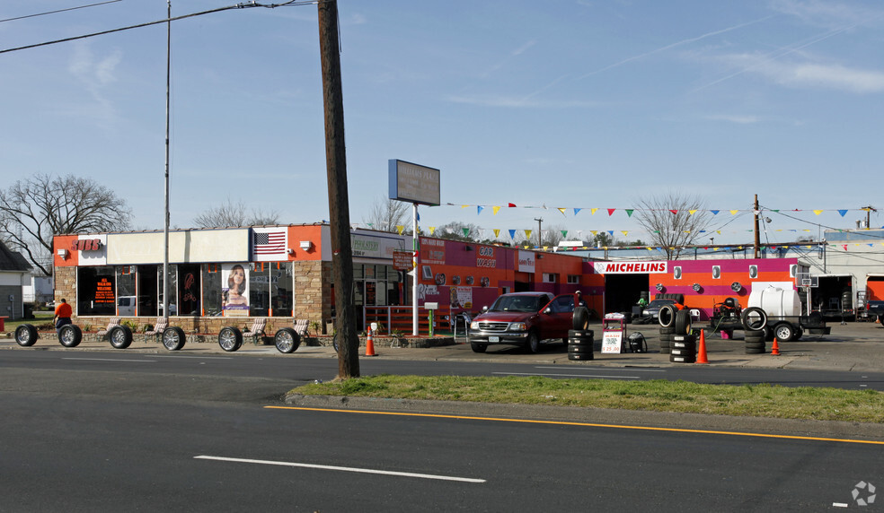 812-816 Richmond Hwy, Richmond, VA for lease - Building Photo - Image 3 of 4