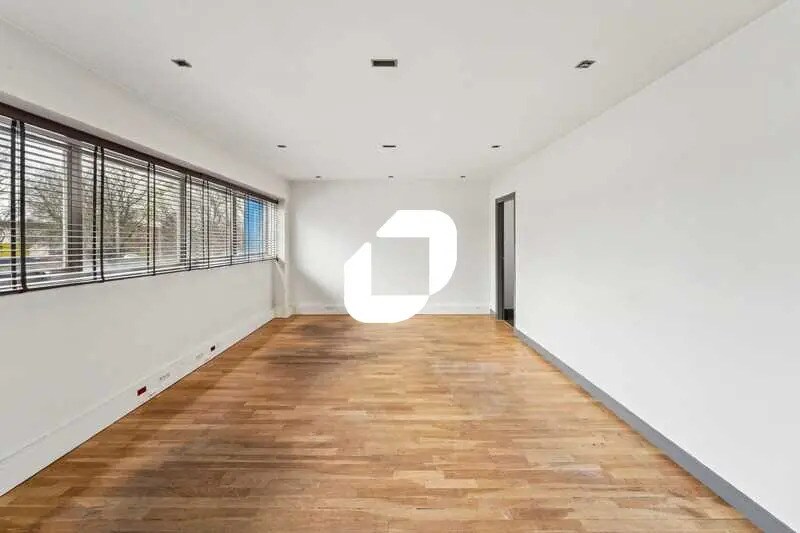 Office in SAINT-OUEN-L'AUMONE for lease - Interior Photo - Image 1 of 18