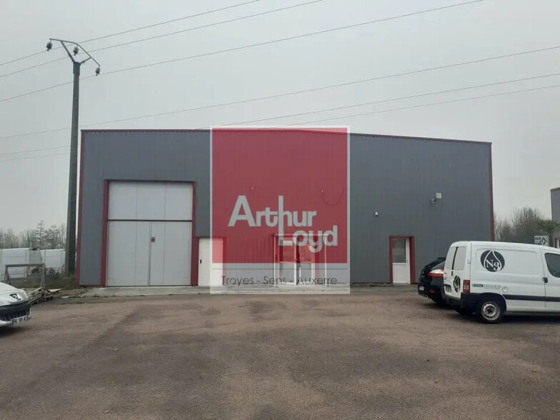 Industrial in Troyes for lease - Building Photo - Image 1 of 6