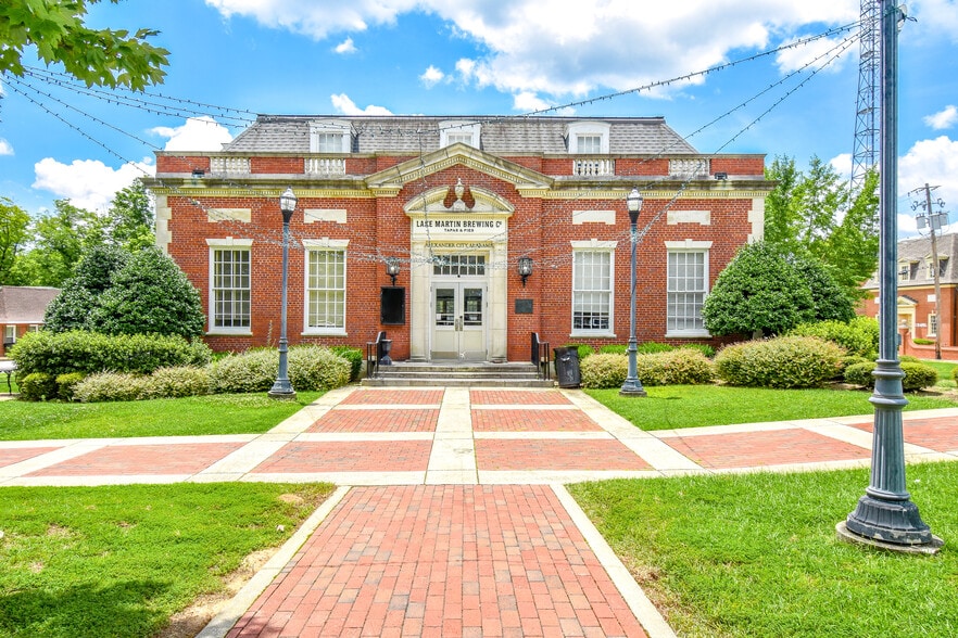 82 Court Sq, Alexander City, AL for sale - Building Photo - Image 2 of 51