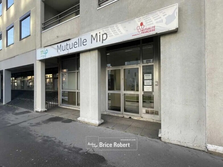 Office in Lyon for sale - Building Photo - Image 2 of 6